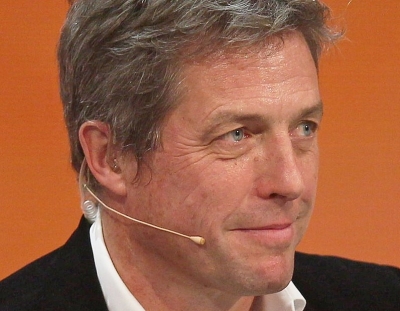 "Non fotterai il futuro dei miei figli". Hugh Grant contro Boris Johnson.